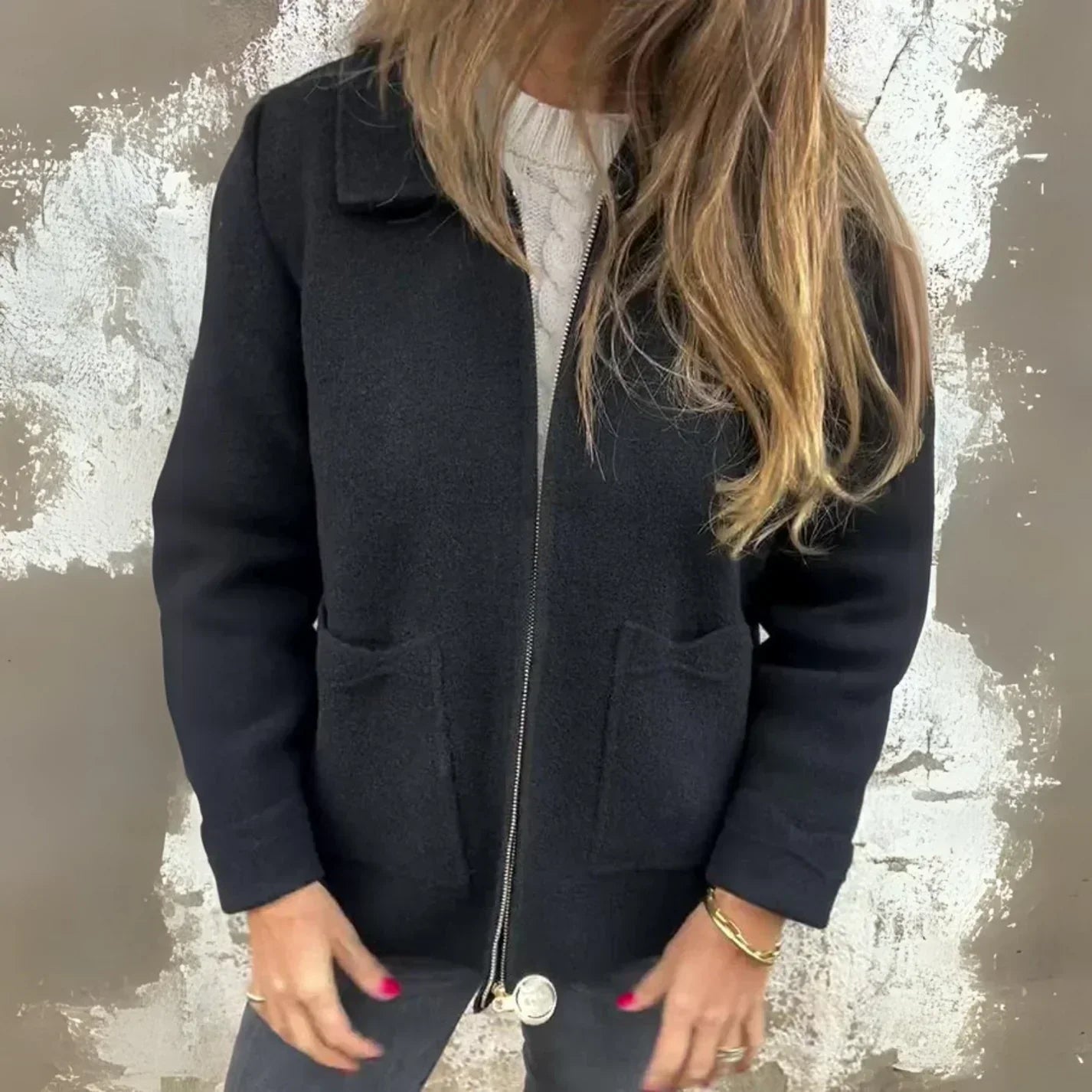 𝐕𝐞𝐬𝐭𝐞 𝐂𝐚𝐫𝐝𝐢𝐠𝐚𝐧 É𝐥é𝐠𝐚𝐧𝐭𝐞 𝐞𝐧 𝐋𝐚𝐢𝐧𝐞