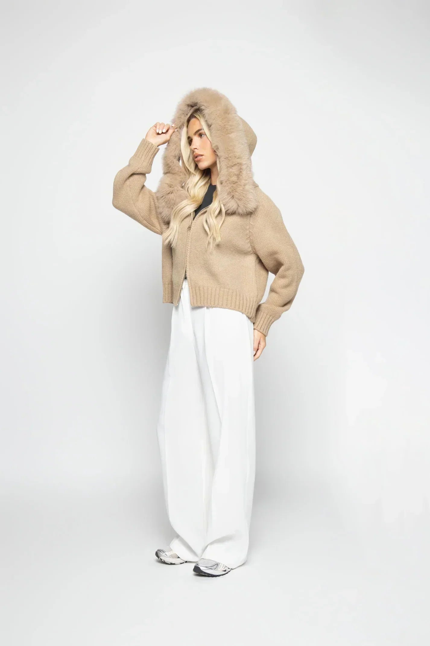 𝐕𝐞𝐬𝐭𝐞 𝐞𝐧 𝐋𝐚𝐢𝐧𝐞 𝐚𝐯𝐞𝐜 𝐂𝐚𝐩𝐮𝐜𝐡𝐞 𝐞𝐧 𝐅𝐨𝐮𝐫𝐫𝐮𝐫𝐞